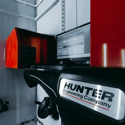 3D-стенд Hunter для развал-схождения в СТО Дасто