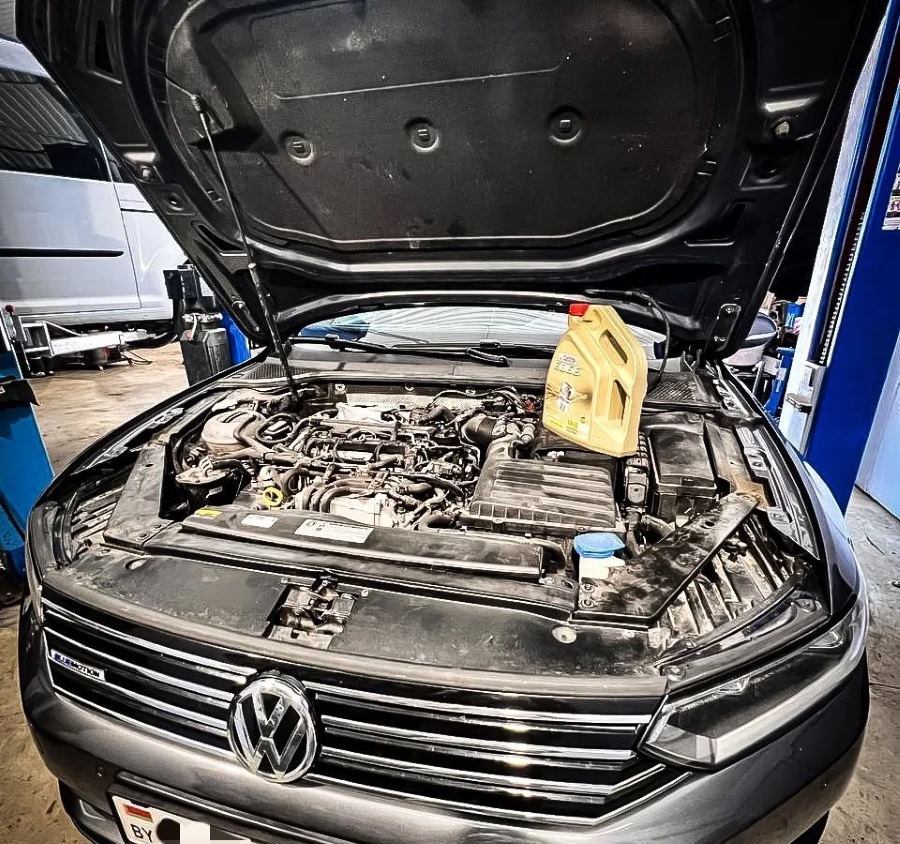 Замена масла в двигателе Volkswagen Passat в СТО Дасто